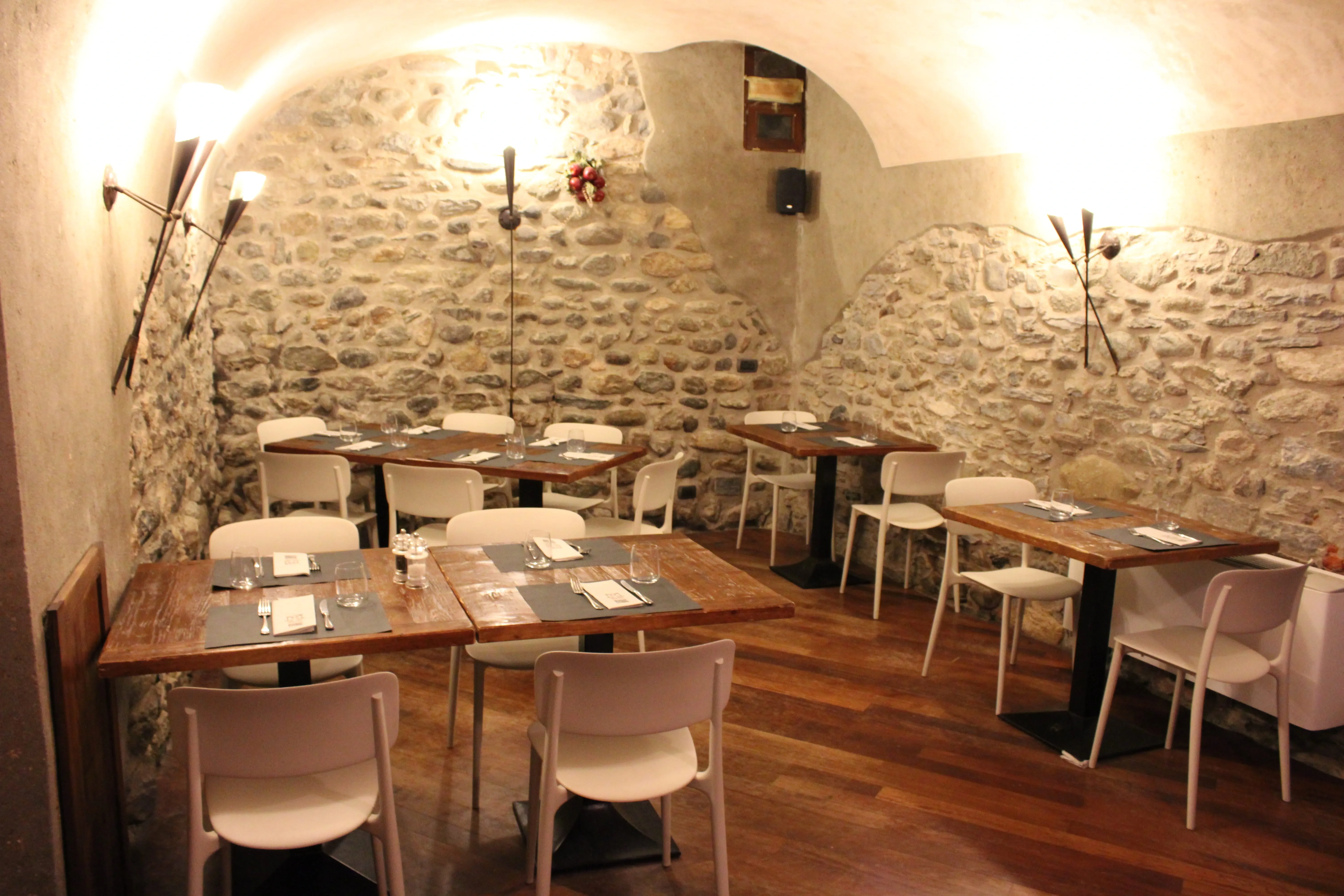Interni in pietra della trattoria